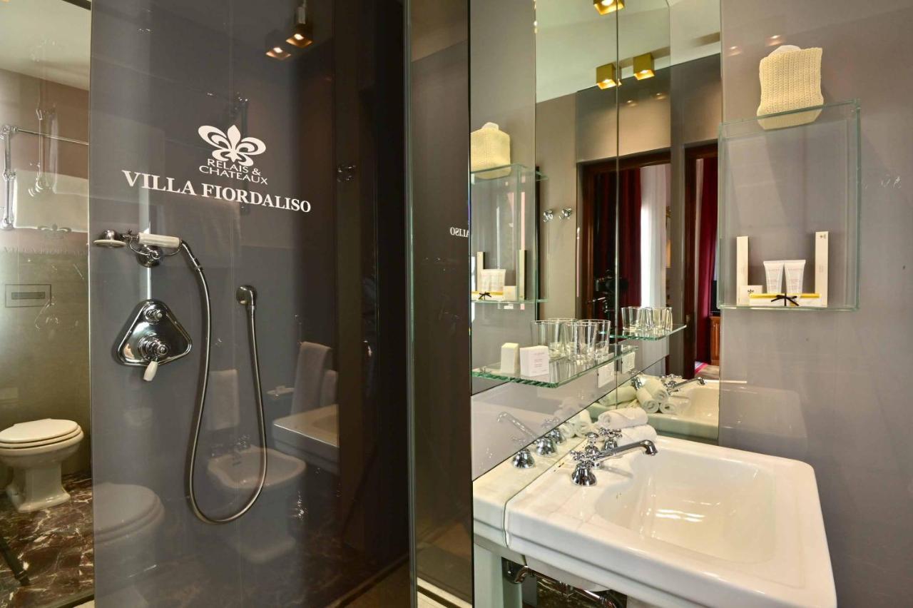 Hotel Villa Fiordaliso การ์โดเน ริเวียรา ภายนอก รูปภาพ