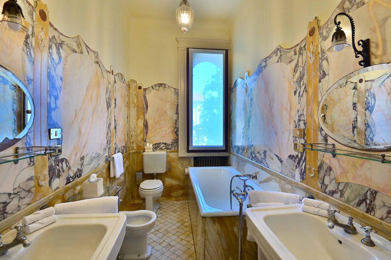 Hotel Villa Fiordaliso การ์โดเน ริเวียรา ภายนอก รูปภาพ