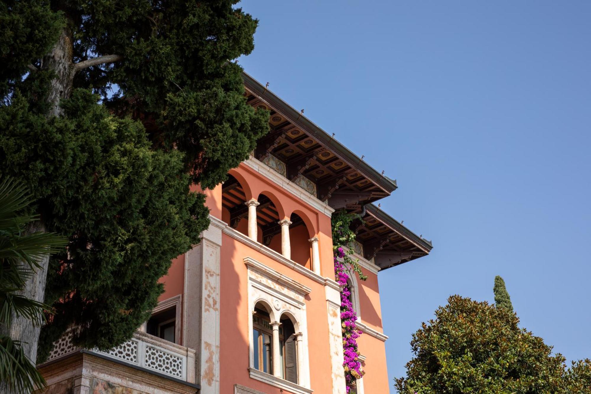 Hotel Villa Fiordaliso การ์โดเน ริเวียรา ภายนอก รูปภาพ